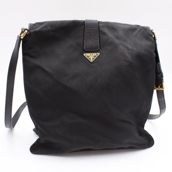 Pre-Owned Prada Nylon Tessuto Shoulder Messenger Bag in Black with Gold Hardware - Picture 3 of 15